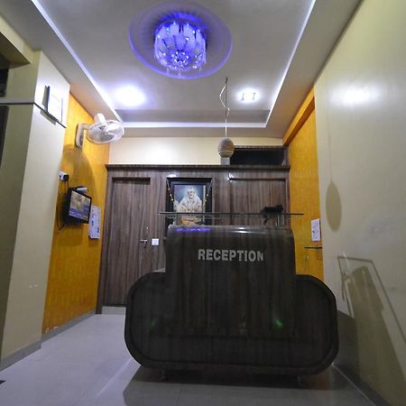 Hotel Madhava Sirdi Kültér fotó
