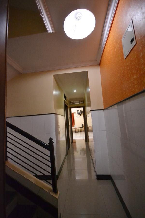 Hotel Madhava Sirdi Kültér fotó