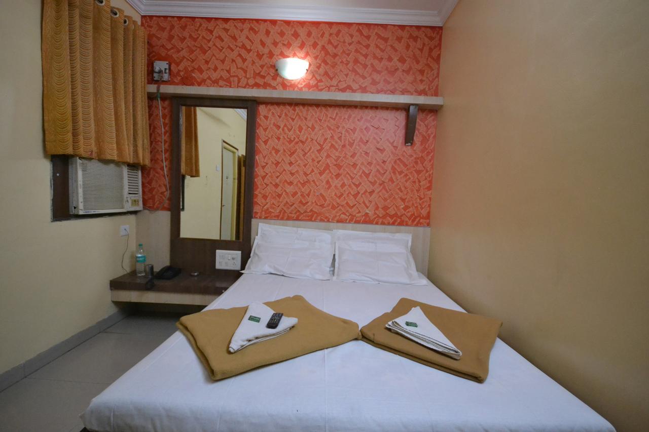 Hotel Madhava Sirdi Kültér fotó