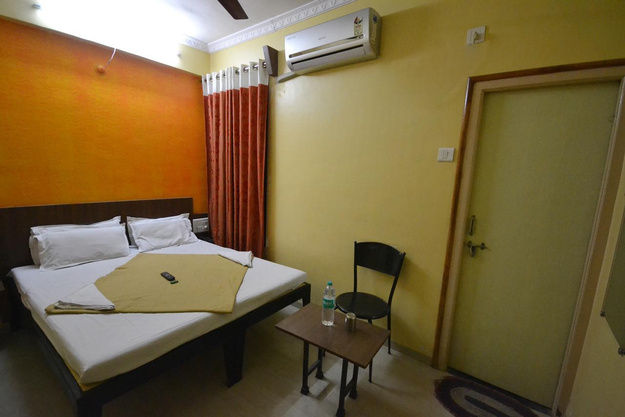 Hotel Madhava Sirdi Kültér fotó