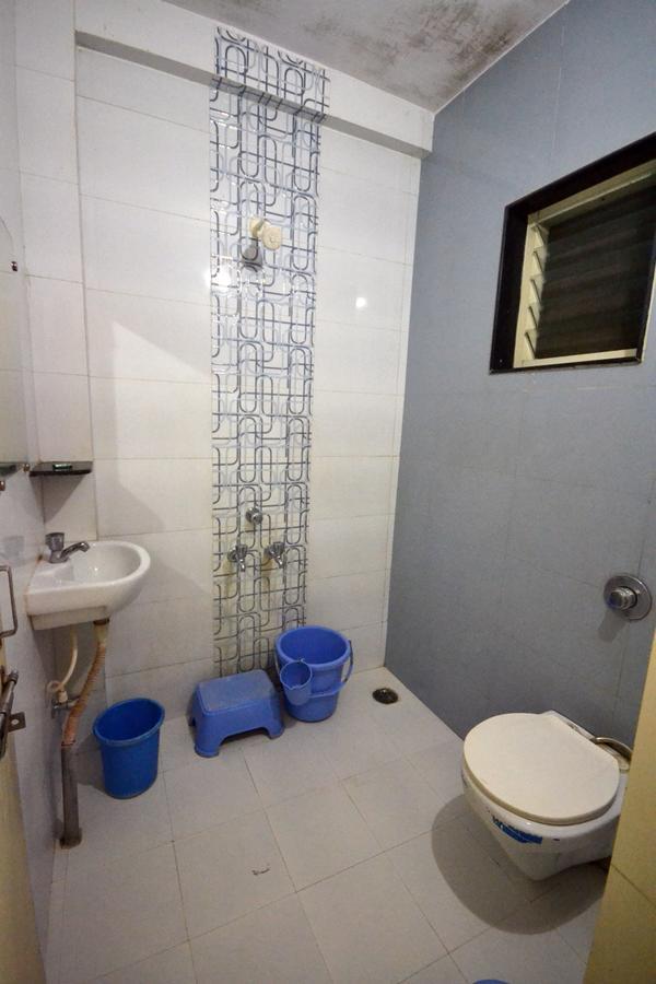 Hotel Madhava Sirdi Kültér fotó