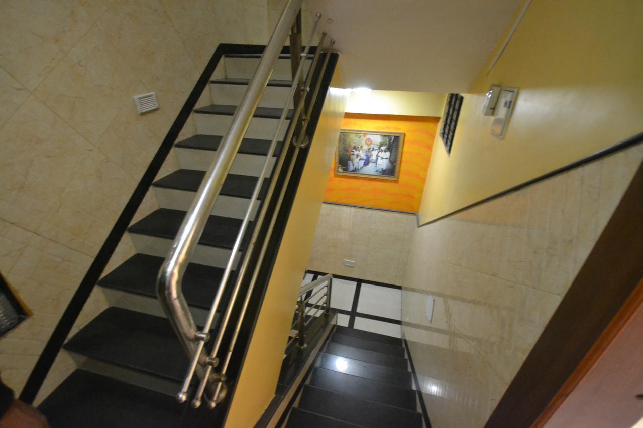 Hotel Madhava Sirdi Kültér fotó